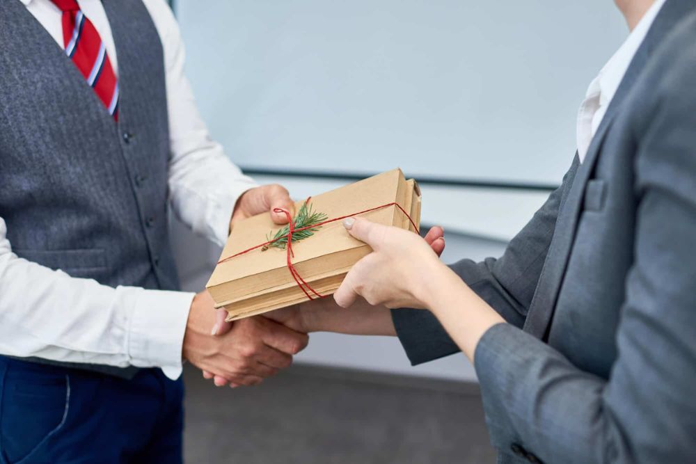 Guide to Closing the Deal: Corporate Gifting